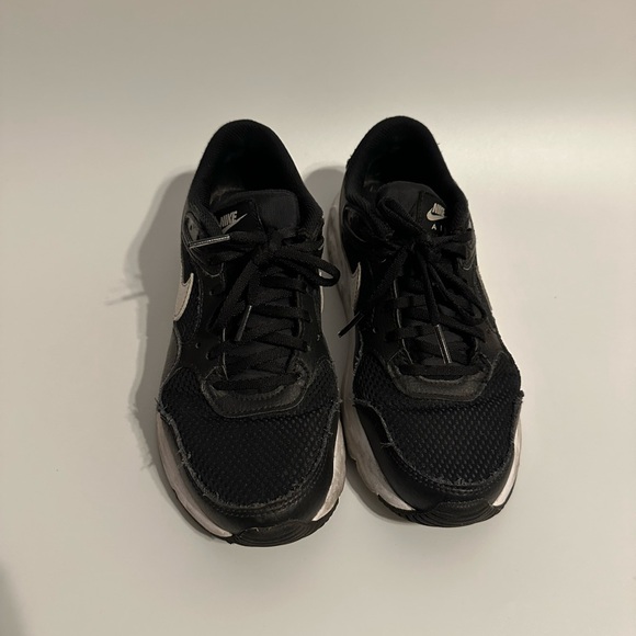 Woman’s Nike Air Max Nuaxis Size 5.5 Black - Picture 2 of 6